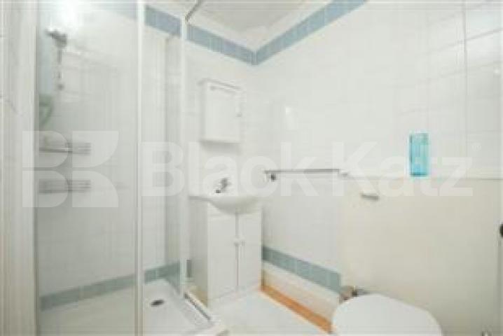 			NEW INSTRUCTION!, Studio Apartment, 1 bath, 1 reception Studio			 Ferme Park Road, CROUCH END